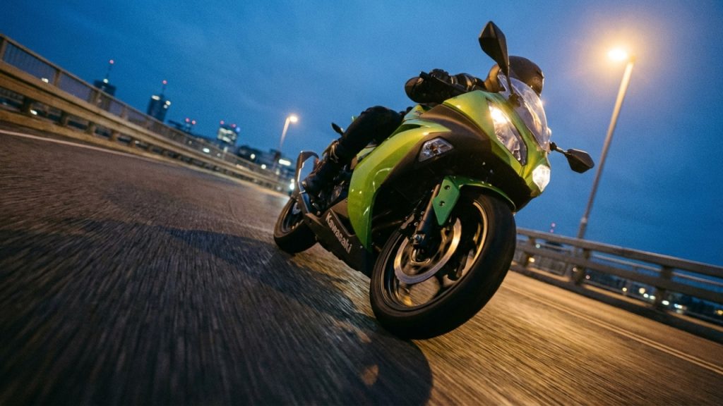 Design de superesportiva por R$ 35 mil faz este modelo da Kawasaki ser a porta de entrada para o mundo das pistas