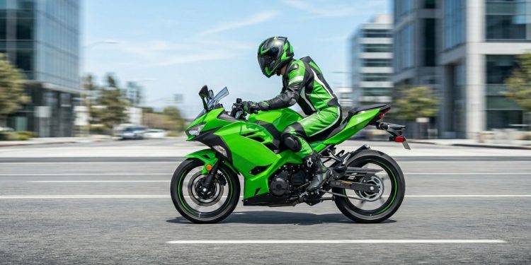 Performance de pista e agilidade urbana consagram a esportiva média como o degrau definitivo para a alta cilindrada