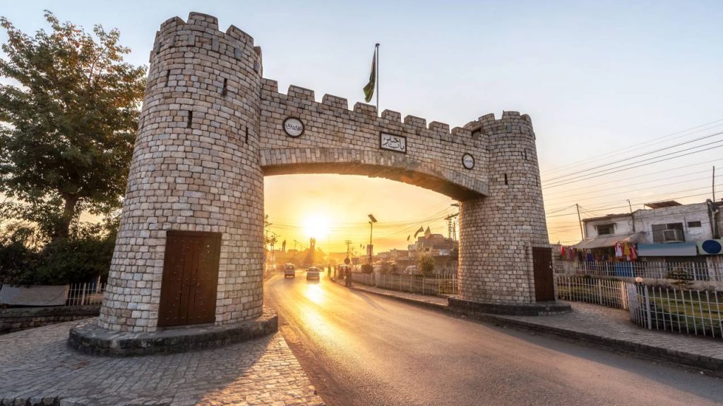 Com 53 km de extensão e 1.070 metros de altura, a passagem montanhosa surge como um recorde histórico da engenharia