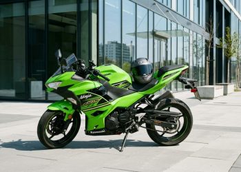 Esportiva da Kawasaki entrega performance de pista com custo de manutenção que cabe no bolso do dia a dia