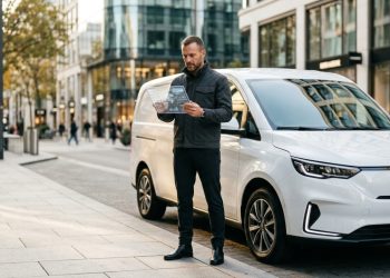 O profissional que garante que sua compra chegue no mesmo dia virou o cargo mais estratégico do varejo moderno