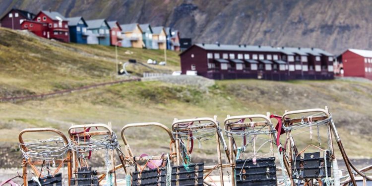 A cidade gelada na Noruega onde é estritamente proibido morrer e os residentes não podem ter gatos como animais de estimação