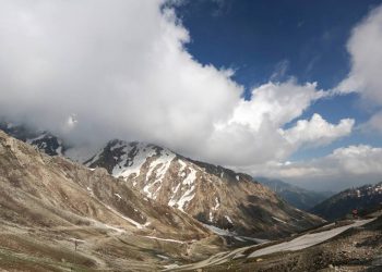 Com 3.118 metros de altitude e um túnel de 10 km, a passagem no Paquistão detém o recorde de maior túnel rodoviário do país