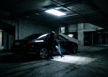 Instalar sensores de presença em corredores e garagens corta o desperdício de luz e aumenta a vida útil das lâmpadas em três vezes