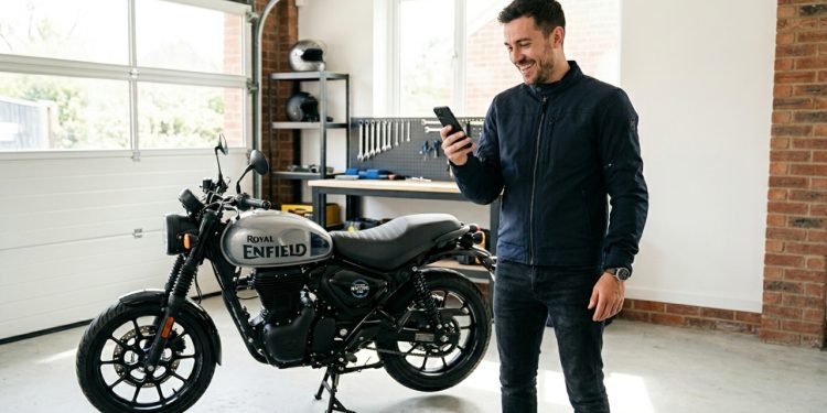 Moto com visual clássico e mecânica simples vira febre por ser fácil de pilotar e ter o seguro mais barato da categoria