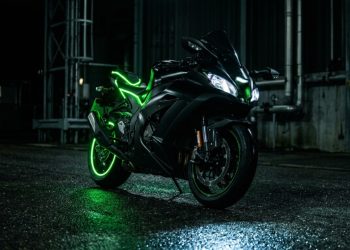 Modelo esportivo da Kawasaki com tecnologia inspirada em pistas chega com preço acessível e surpreende o mercado