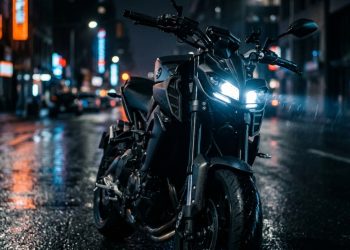 Potência brutal de quatro cilindros por um preço de média cilindrada choca o mercado de duas rodas