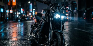 Potência brutal de quatro cilindros por um preço de média cilindrada choca o mercado de duas rodas