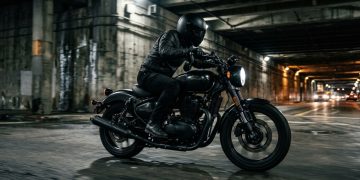 Visual custom de fábrica por preço de moto média transforma o novo lançamento da Royal Enfield em febre nas cidades