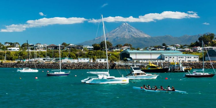 Com o vulcão Taranaki de 2.518 metros como pano de fundo, a cidade neozelandesa virou um vibrante centro de arte contemporânea e natureza na costa oeste