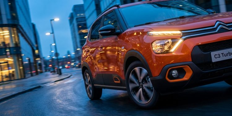 O modelo turbo mais acessível do mercado entrega potência de SUV em corpo de compacto