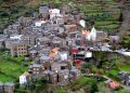 Com casas de xisto e ardósia encravadas na serra, o vilarejo em Portugal surge como um recorde de preservação e engenharia rústica