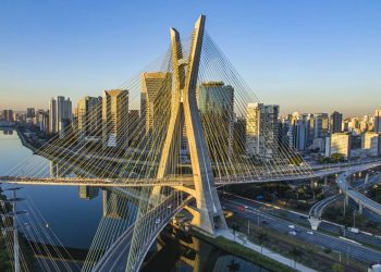 Ponte Estaiada Octávio Frias de Oliveira: O único mastro com pista curva do mundo