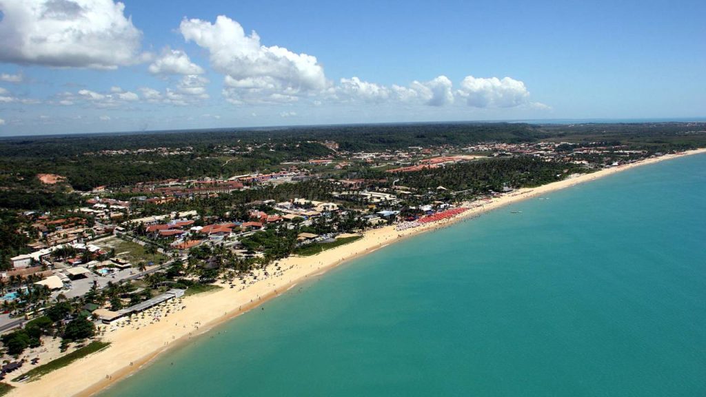Cidade que é o berço da nação brasileira há 526 anos, hoje é um Patrimônio Mundial cercado por falésias e corais na Bahia