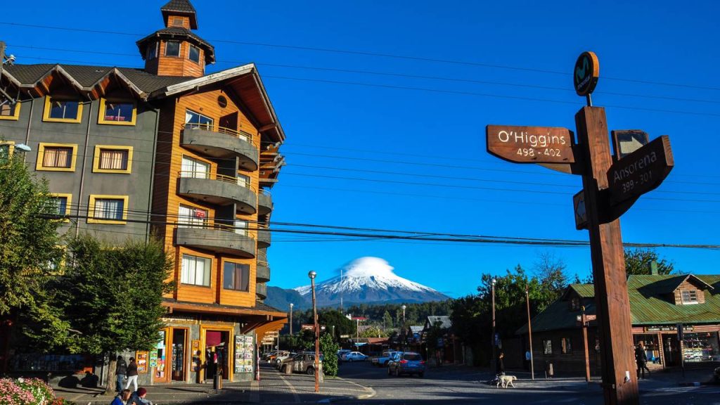 Aos pés do vulcão Villarrica que atinge 2.847 metros, a cidade chilena de Pucón consolida-se como o refúgio ideal para amantes da aventura