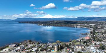 Aos pés do vulcão Villarrica que atinge 2.847 metros, a cidade chilena de Pucón consolida-se como o refúgio ideal para amantes da aventura