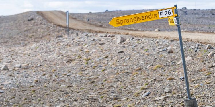 A rota islandesa corta 200 km de deserto vulcânico isolado; sem pontes em muitos rios, a F26 é o desafio extremo da natureza no Subártico