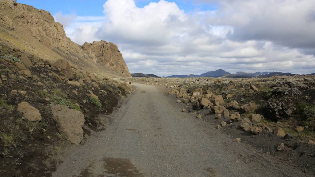 A rota islandesa corta 200 km de deserto vulcânico isolado; sem pontes em muitos rios, a F26 é o desafio extremo da natureza no Subártico