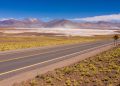Com 318 km e até 4.810 metros de altura no Atacama, a rota chilena surge como um exemplo de engenharia extrema