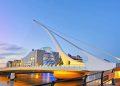 Com 124 metros de extensão e um design que lembra uma harpa, a ponte irlandesa de 2009 virou um marco moderno da engenharia rotatória em Dublin