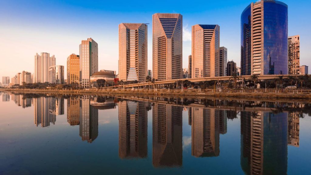Cidade fundada em 1554, situada a 760 metros de altitude, tem o maior parque urbano da capital e uma diversidade única de bairros típicos na metrópole