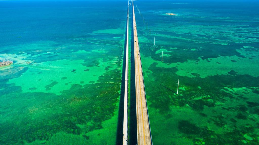 Com 10,8 km de extensão sobre o mar, a Seven Mile Bridge na Flórida quebra um recorde de engenharia de concreto nos Estados Unidos