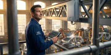 Especialista que instala internet de alta velocidade em fábricas ganha salários superiores aos de TI tradicional