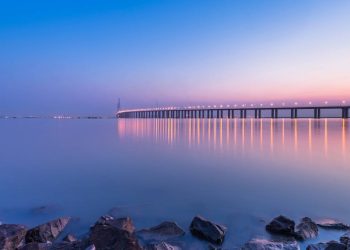 Com torres de 306 metros e 8.206 metros de extensão, a ponte estaiada chinesa estabeleceu recordes mundiais de engenharia civil