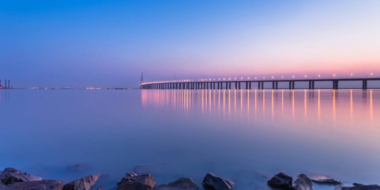 Com torres de 306 metros e 8.206 metros de extensão, a ponte estaiada chinesa estabeleceu recordes mundiais de engenharia civil