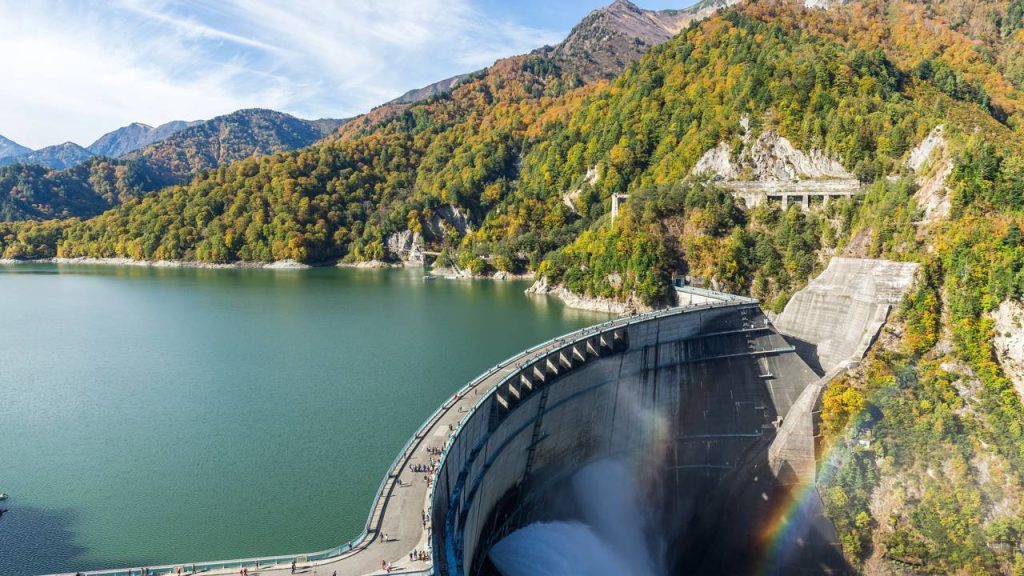 Barragem de Kurobe - Créditos: depositphotos.com / leungchopan