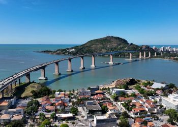 Com 3.339 metros de extensão e 70 metros de altura, a Terceira Ponte em Vitória surge como um marco da engenharia de grandes vãos capixaba