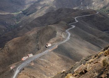 Com 2.260 metros de altitude, a perigosa passagem nas montanhas do Marrocos surge como um desafio único para a engenharia