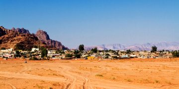 Com suas tendas tradicionais e arquitetura de pedra, o vilarejo beduíno no deserto virou o ponto central da cultura nômade na Jordânia