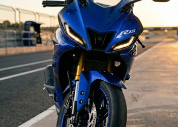 Pequena esportiva da Yamaha vira queridinha por entregar visual de alta cilindrada com gasto mínimo de combustível