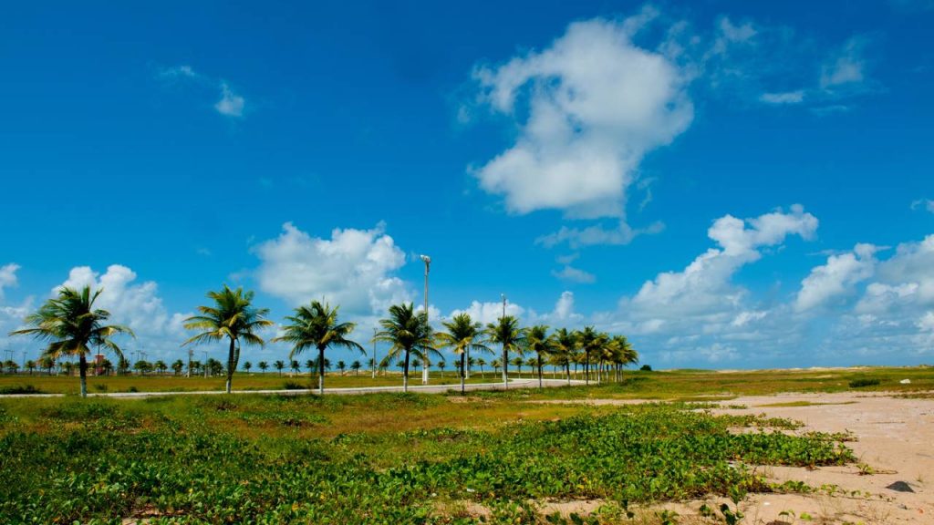 Cidade do litoral de SE, situada entre rios e o mar, tem uma geografia plana que facilita a mobilidade e oferece uma ótima qualidade de vida