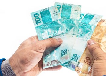 Estratégias práticas para acumular R$ 10 mil