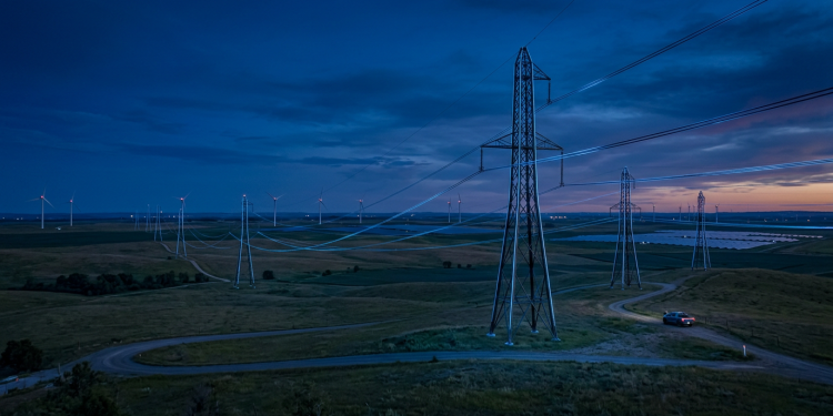 O ultraleve cabo do futuro feito de grafeno que conduz energia entre continentes sem perder um único volt no caminho