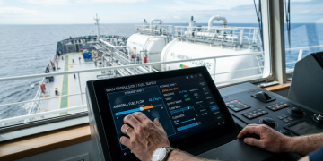 O gigantesco motor de navio que funciona com um gás letal e promete acabar de vez com o fumo negro das rotas comerciais