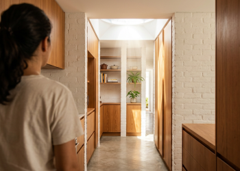 O farol de teto que ilumina sua casa inteira usando apenas a luz do sol e zero eletricidade