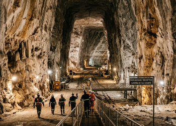 As cavernas gigantes de sal escavadas a 1000 metros de profundidade que vão guardar o combustível mais explosivo do futuro