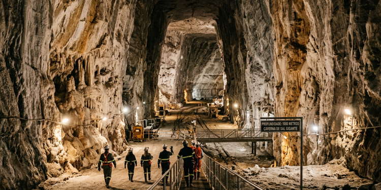 As cavernas gigantes de sal escavadas a 1000 metros de profundidade que vão guardar o combustível mais explosivo do futuro