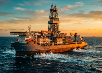 A tecnologia que mantém navios-sonda estáveis em alto-mar sem usar âncoras