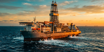 A tecnologia que mantém navios-sonda estáveis em alto-mar sem usar âncoras