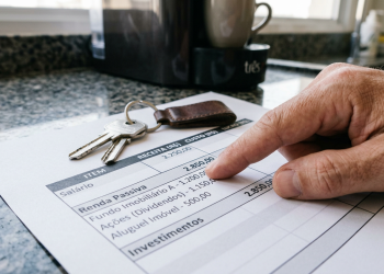 Robert Kiyosaki revela como a alavancagem e a educação financeira podem transformar sua vida financeira