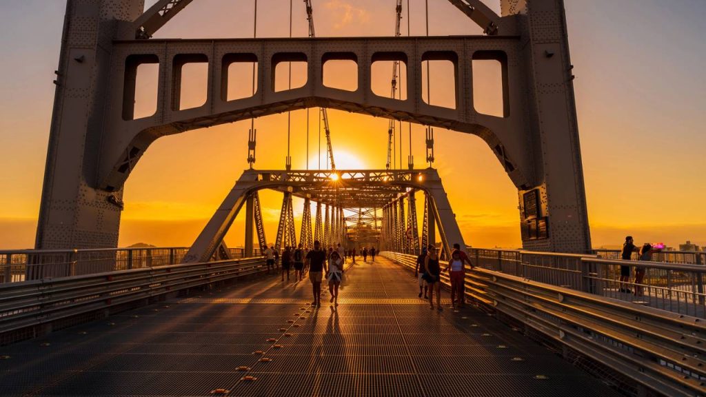 A icônica Ponte Hercílio Luz em Florianópolis