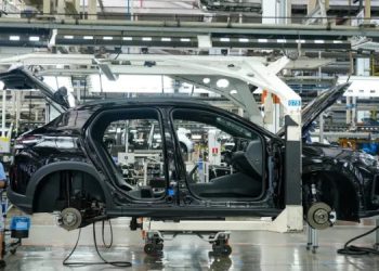 Indústria avança 0,9% em fevereiro, com amplo alcance entre os setores