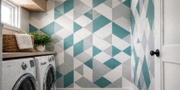 Transforme sua lavanderia apertada em um espaço bonito e prático com soluções baratas que liberam circulação e funcionam no dia a dia