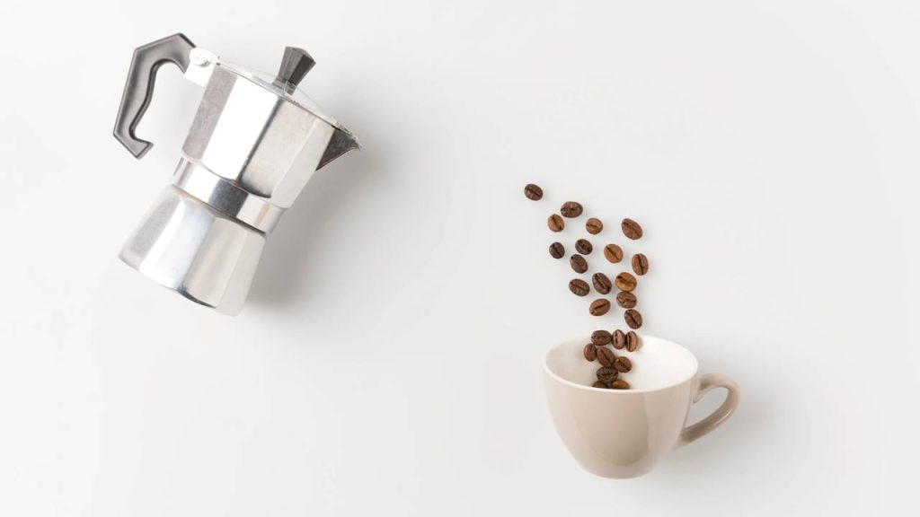 Cafeteira italiana de 60 reais entrega sabor de cápsula de luxo