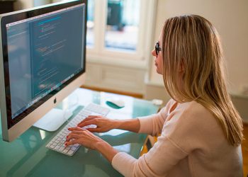 Setor de serviços cresce em fevereiro e bate novo recorde