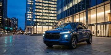 O SUV que evoluiu onde mais importa e agora traz Wi-Fi nativo e frenagem autônoma para proteger quem você mais ama